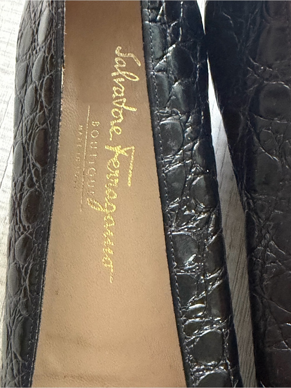 Salvatore Ferragamo Black Croc-Embossed Vara Bow Pumps with Gold Hardware - Picture 2 of 5